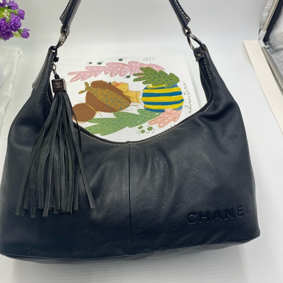 Authentic vintage Chanel leather hobo purse - Picture 2 of 11